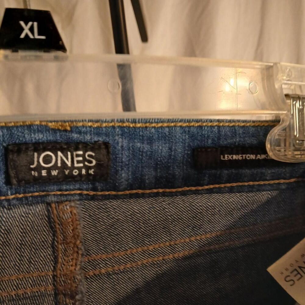 Jones-new-york Women's Blue and Navy Jeans - Picture 2 of 5